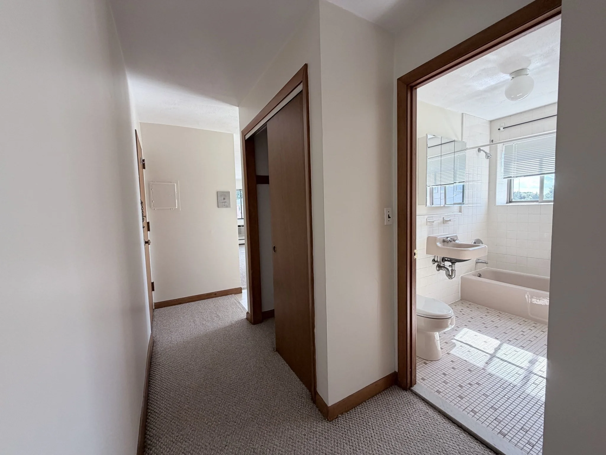 1 bed, 1 bath apartment for rent at 192 Salem St Unit 9, Glenwood — photo 7 of 12