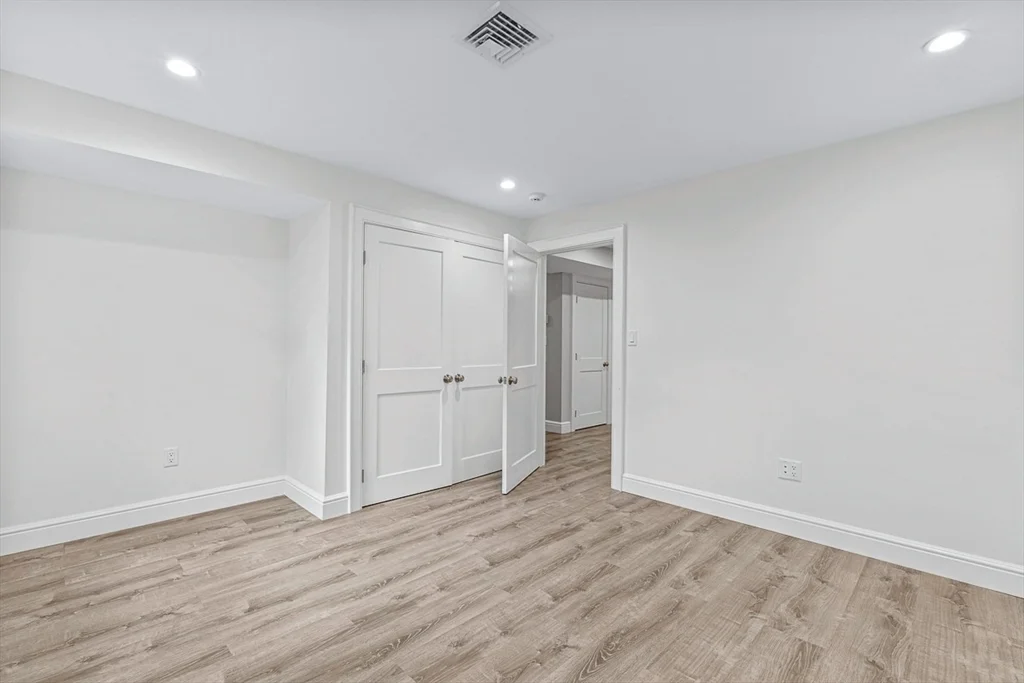 4 bed, 3 bath apartment for rent at 192 Spiers Rd, Newton — photo 24 of 31