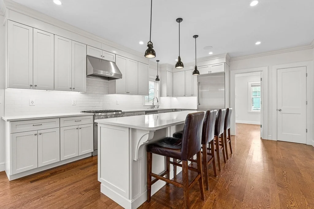 4 bed, 3 bath apartment for rent at 192 Spiers Rd, Newton — photo 2 of 31