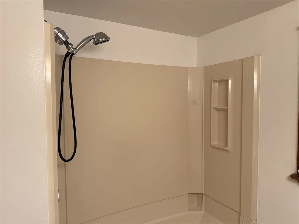 1 bed, 1 bath apartment for rent at 192 Spring St, Bridgewater — photo 13 of 21