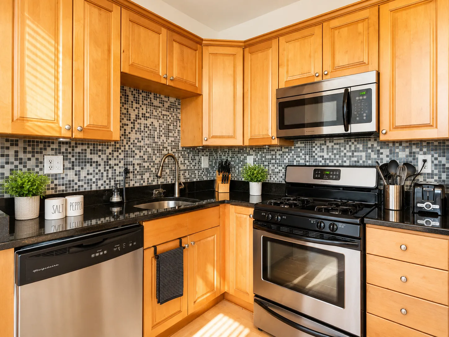 3 bed, 1 bath apartment for rent at 192 Tudor St Unit 2, South Boston — photo 3 of 16