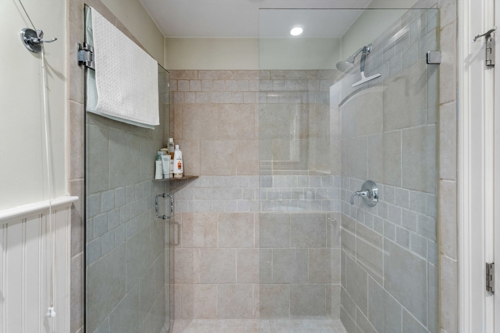 2 bed, 2 bath apartment for rent at 192 W 6th St Unit 2, South Boston — photo 26 of 36