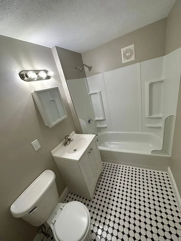 2 bed, 1 bath apartment for rent at 192 Washington St Unit 303, Lynn — photo 5 of 6