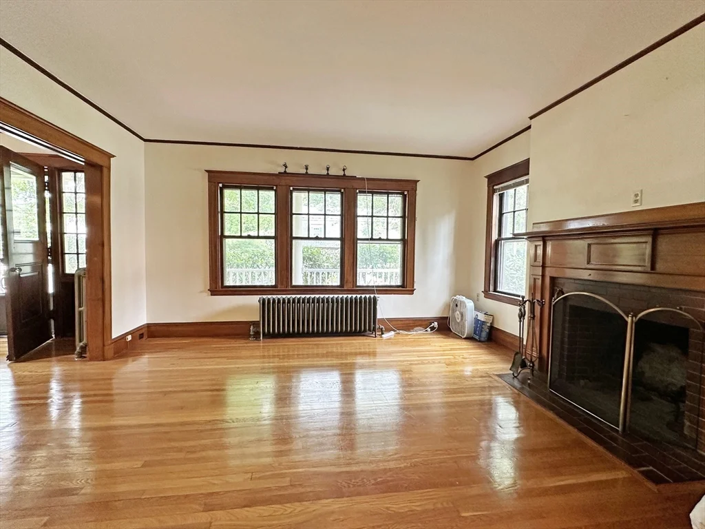 4 bed, 1 bath apartment for rent at 192 Woodward St, Waban — photo 1 of 21