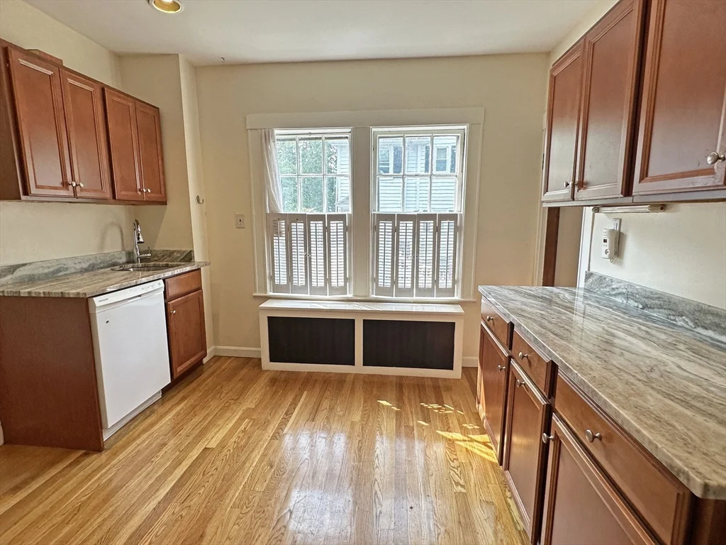 4 bed, 1 bath apartment for rent at 192 Woodward St, Waban — photo 12 of 21