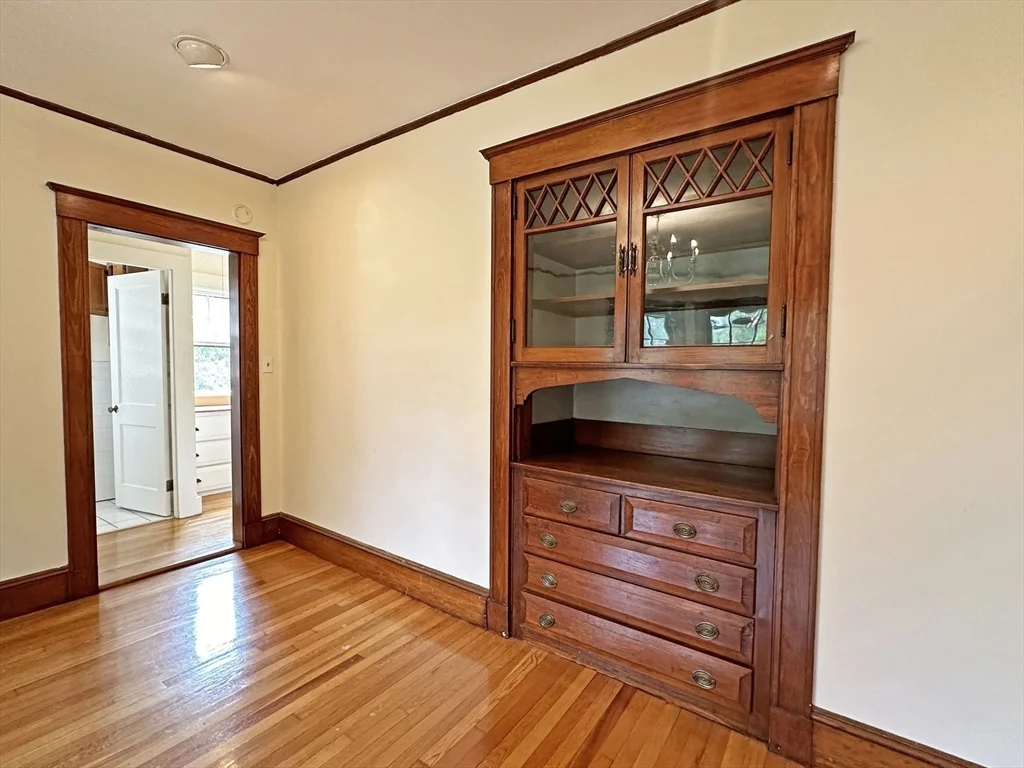 4 bed, 1 bath apartment for rent at 192 Woodward St, Waban — photo 5 of 21