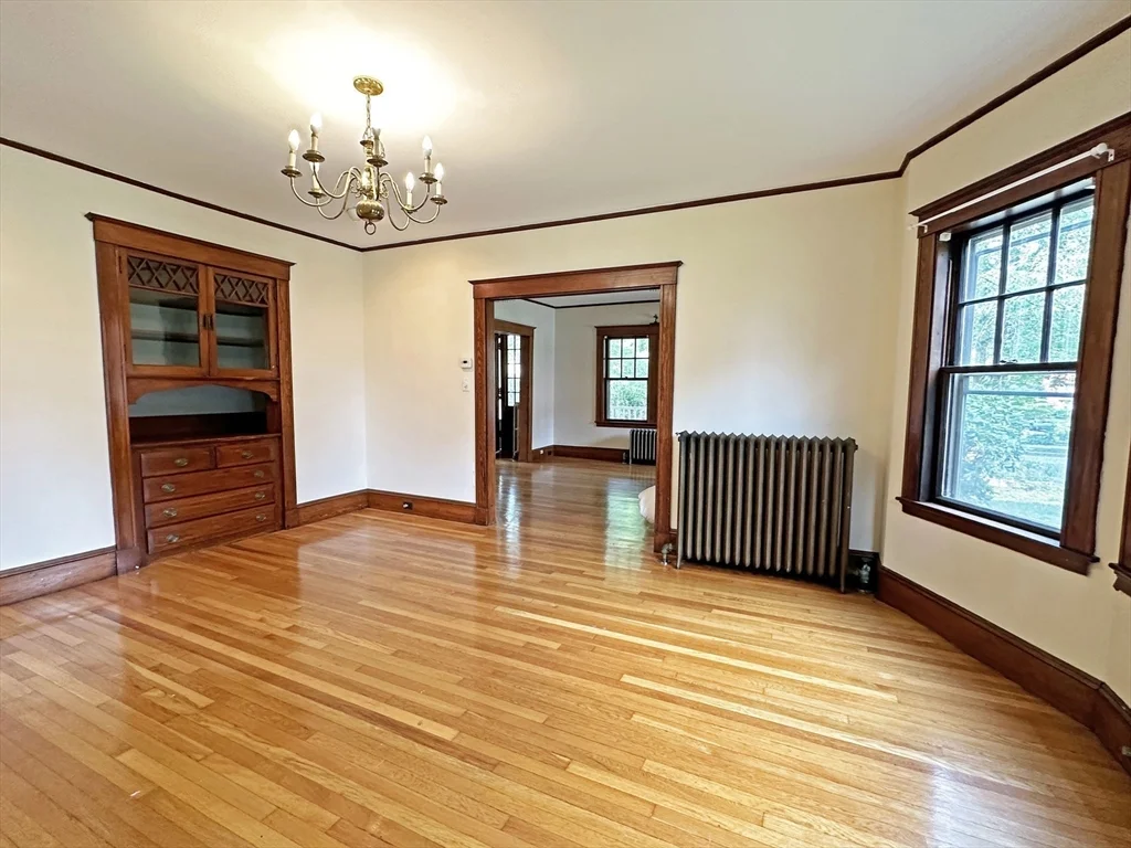 4 bed, 1 bath apartment for rent at 192 Woodward St, Waban — photo 4 of 21