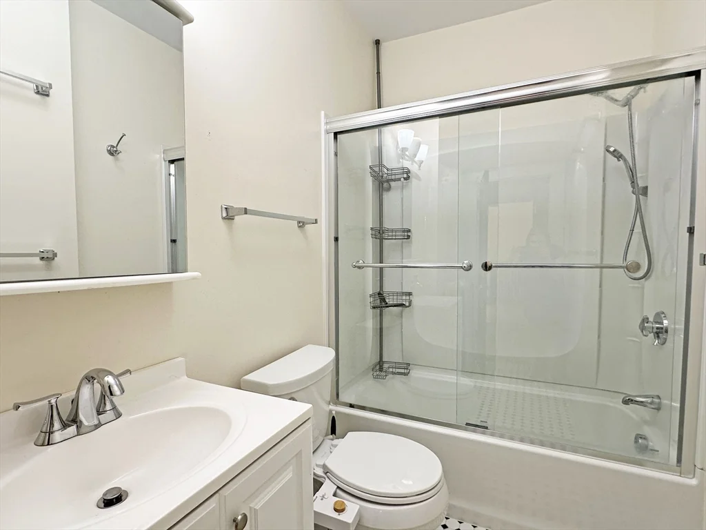 4 bed, 1 bath apartment for rent at 192 Woodward St, Waban — photo 17 of 21