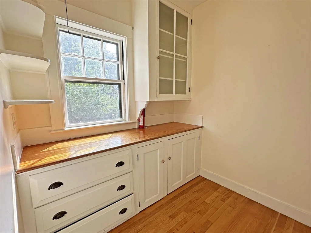 4 bed, 1 bath apartment for rent at 192 Woodward St, Waban — photo 7 of 21