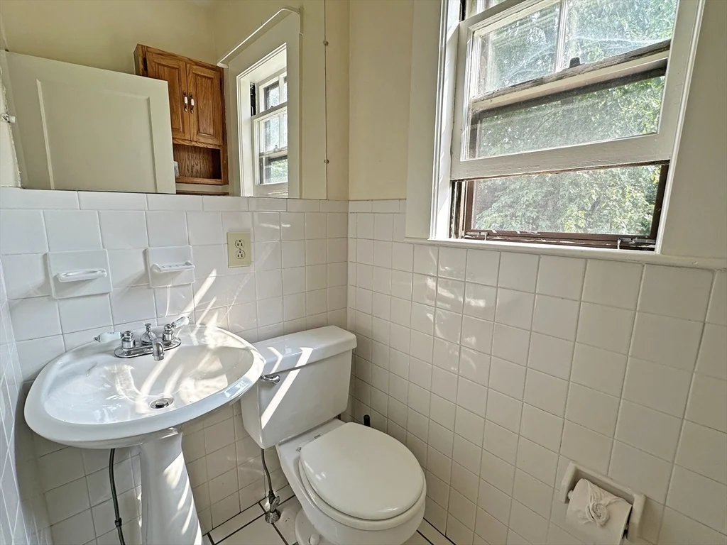 4 bed, 1 bath apartment for rent at 192 Woodward St, Waban — photo 18 of 21