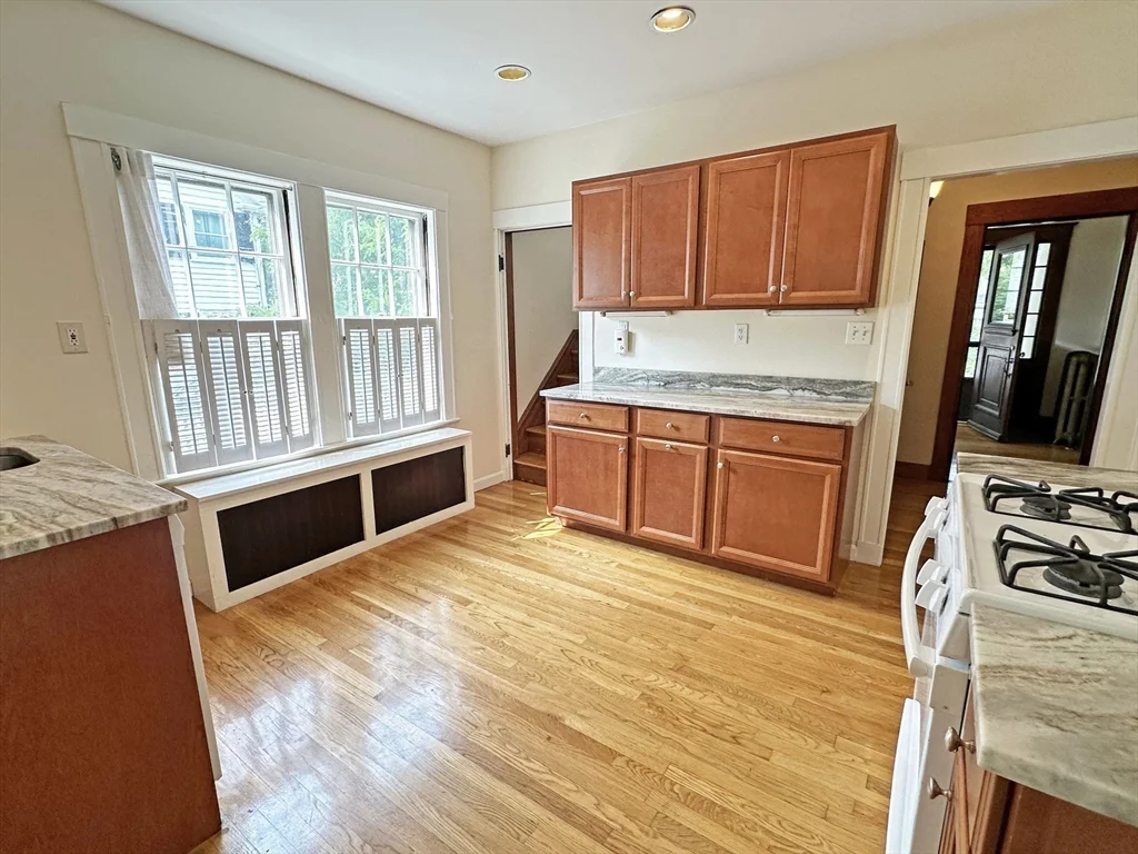 4 bed, 1 bath apartment for rent at 192 Woodward St, Waban — photo 8 of 21