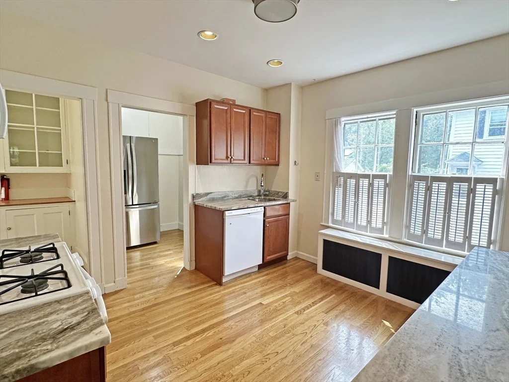4 bed, 1 bath apartment for rent at 192 Woodward St, Waban — photo 9 of 21