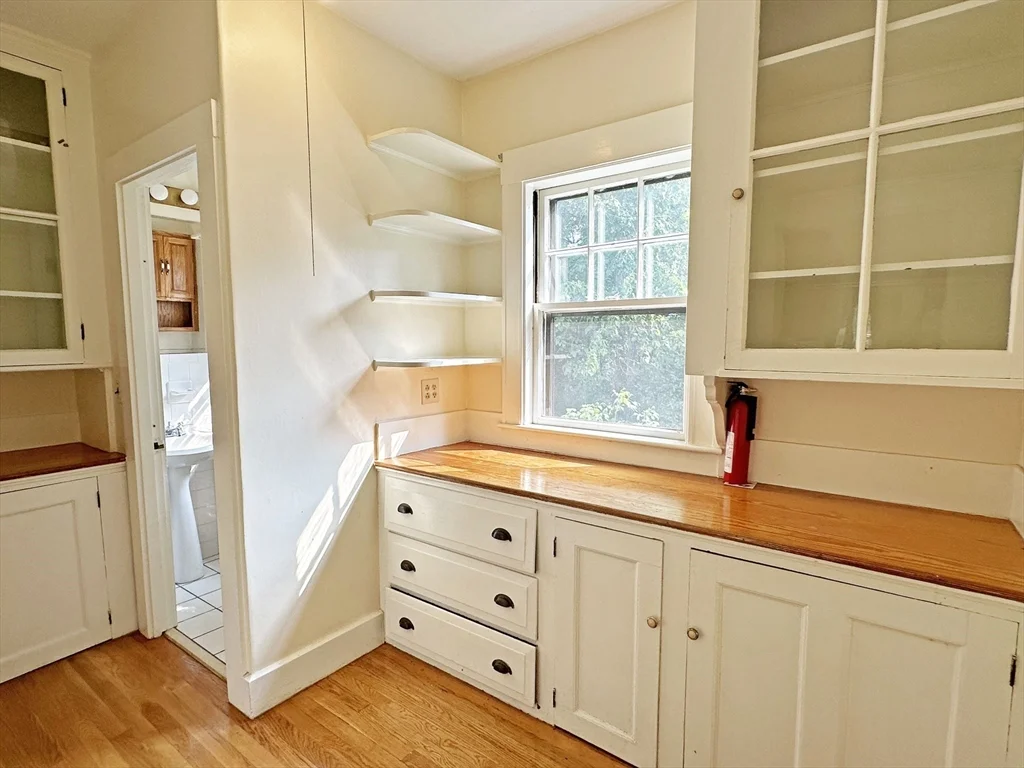 4 bed, 1 bath apartment for rent at 192 Woodward St, Waban — photo 6 of 21