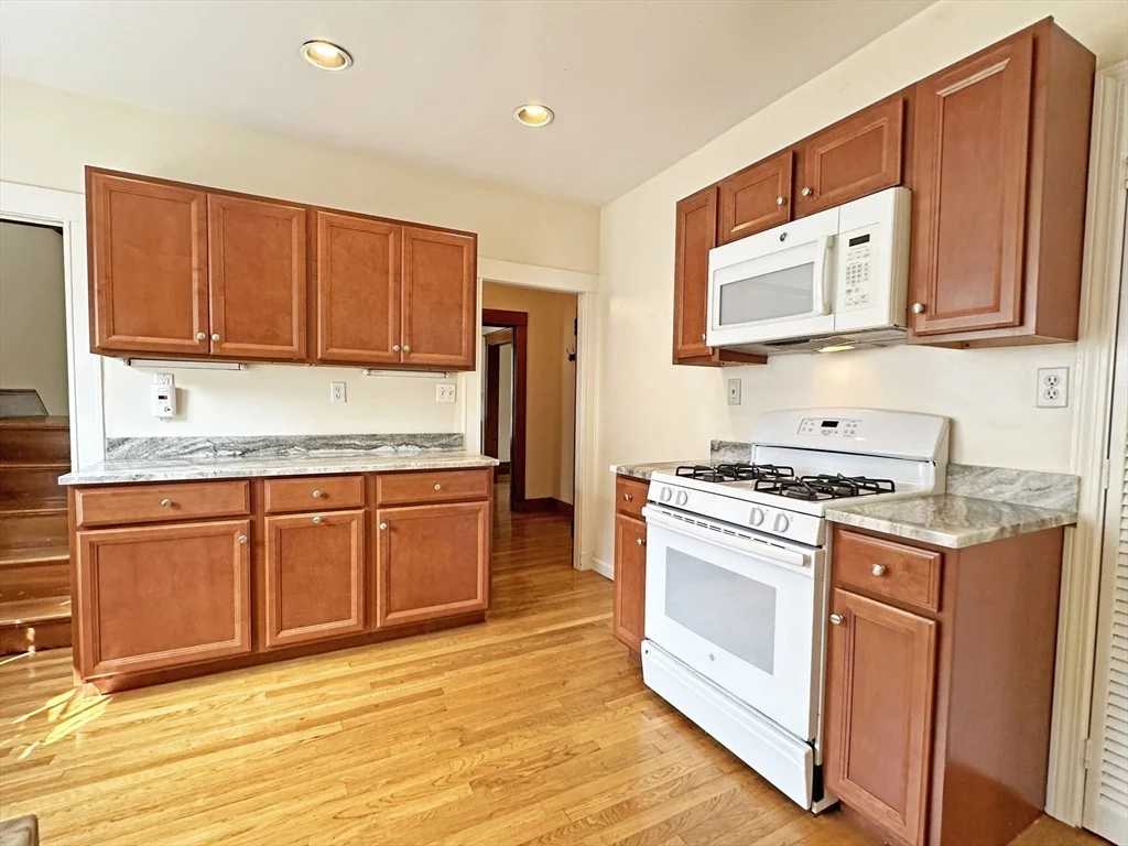 4 bed, 1 bath apartment for rent at 192 Woodward St, Waban — photo 10 of 21