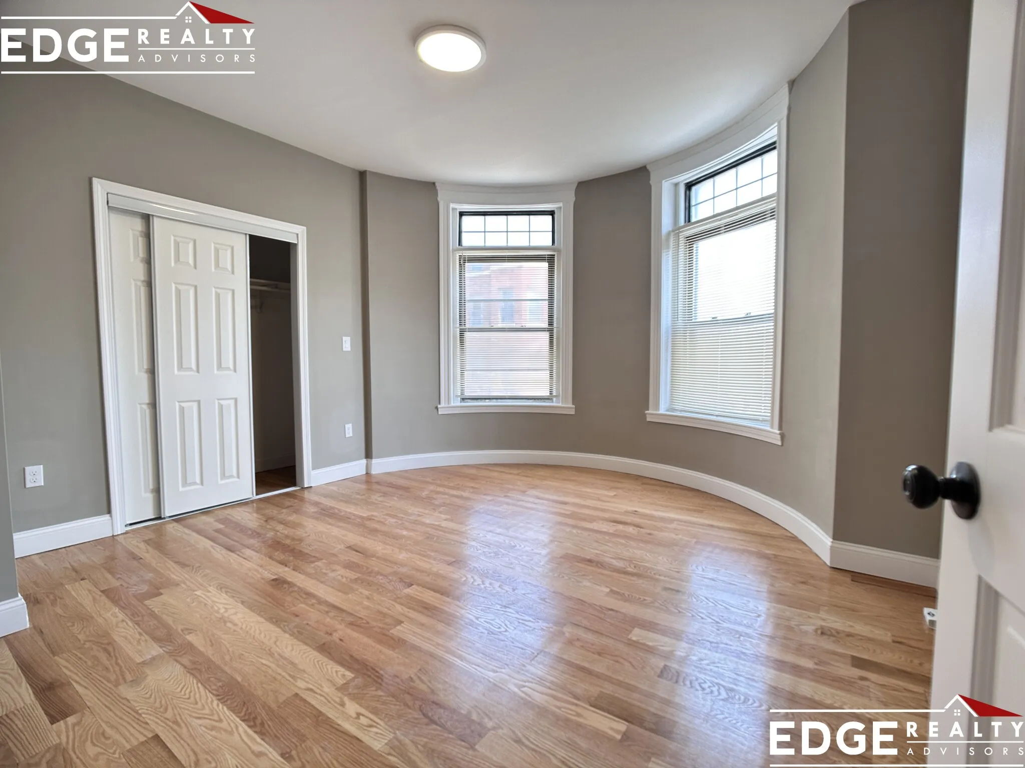 5 bed, 2 bath apartment for rent at 1924 Beacon St Unit 1, Brighton — photo 4 of 11