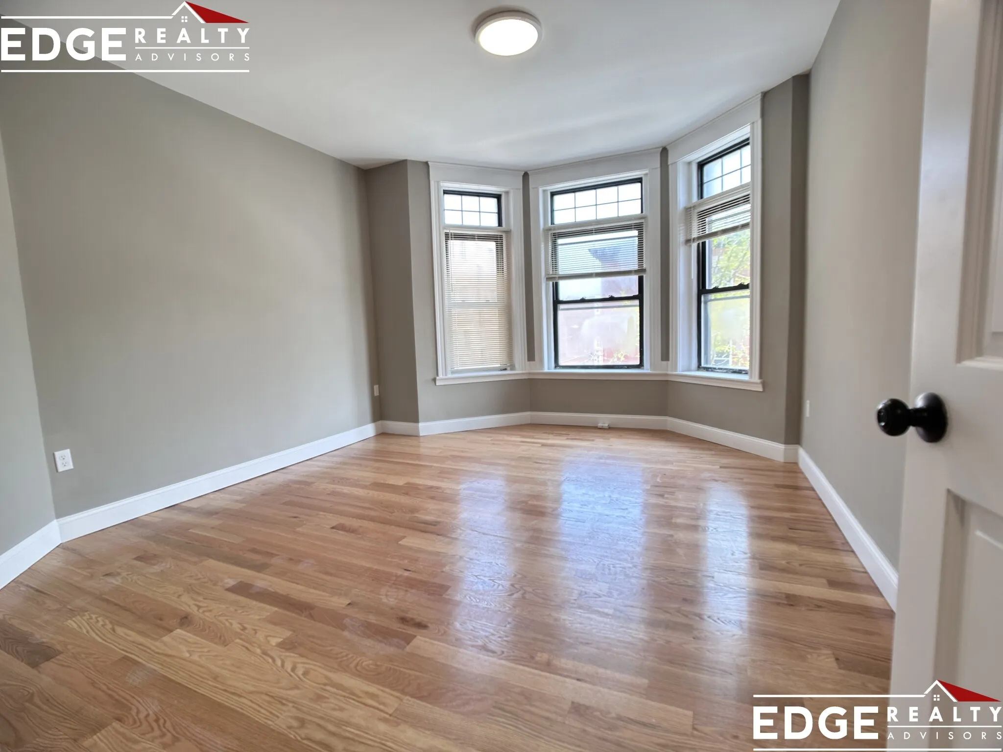 5 bed, 2 bath apartment for rent at 1924 Beacon St Unit 1, Brighton — photo 8 of 11