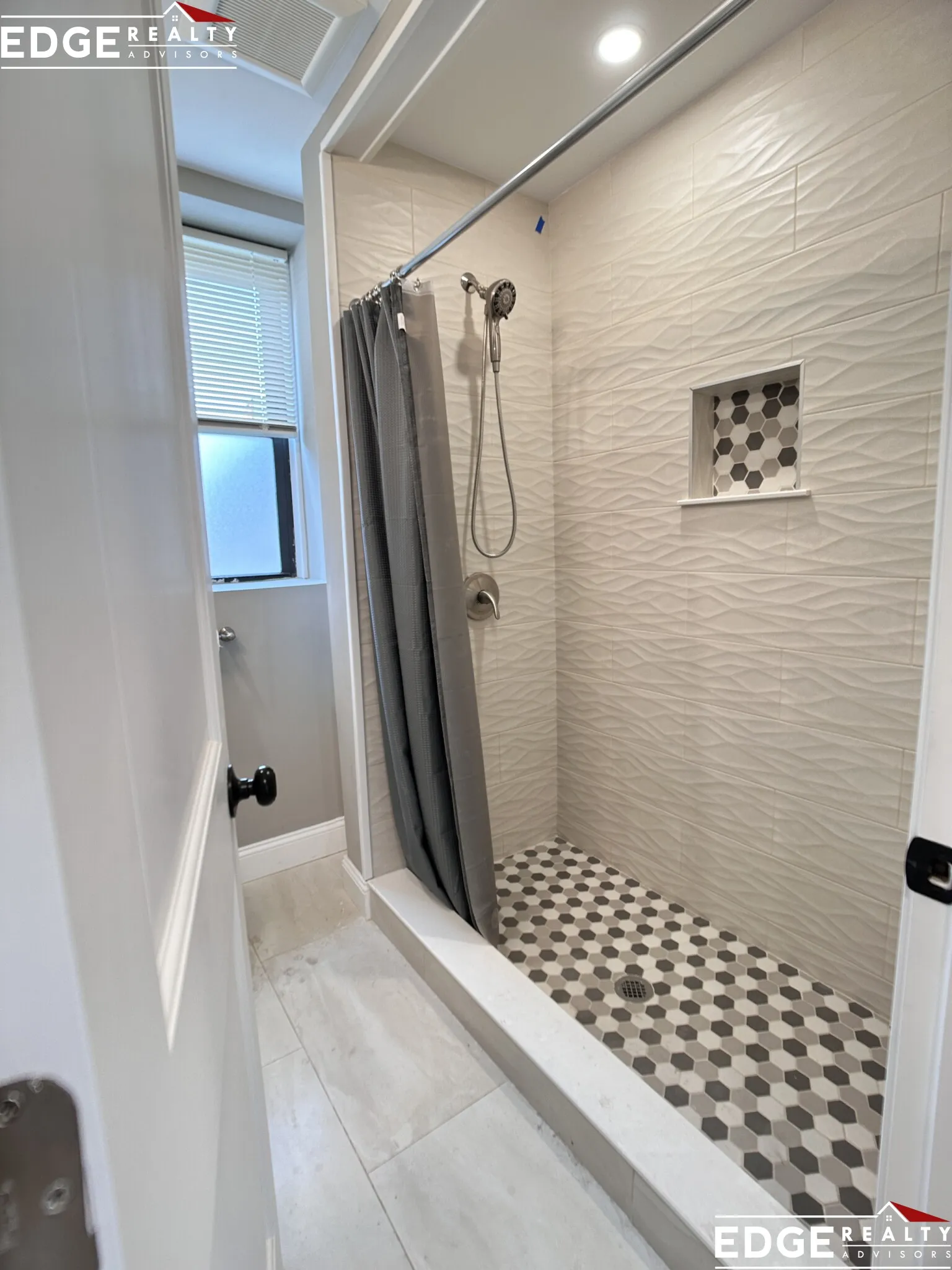 5 bed, 2 bath apartment for rent at 1924 Beacon St Unit 1, Brighton — photo 7 of 11