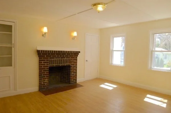 2 bed, 1 bath apartment for rent at 193-195 Weston St Unit 195, Waltham — photo 4 of 16