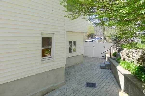 2 bed, 1 bath apartment for rent at 193-195 Weston St Unit 195, Waltham — photo 10 of 16