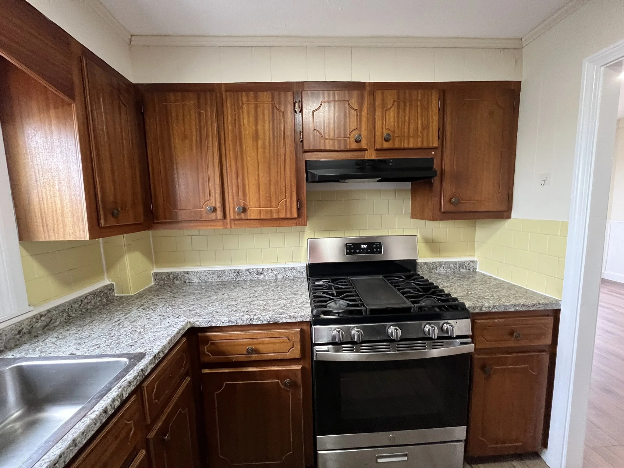 2 bed, 1 bath apartment for rent at 193 Albion St Unit 2, Fall River — photo 7 of 18