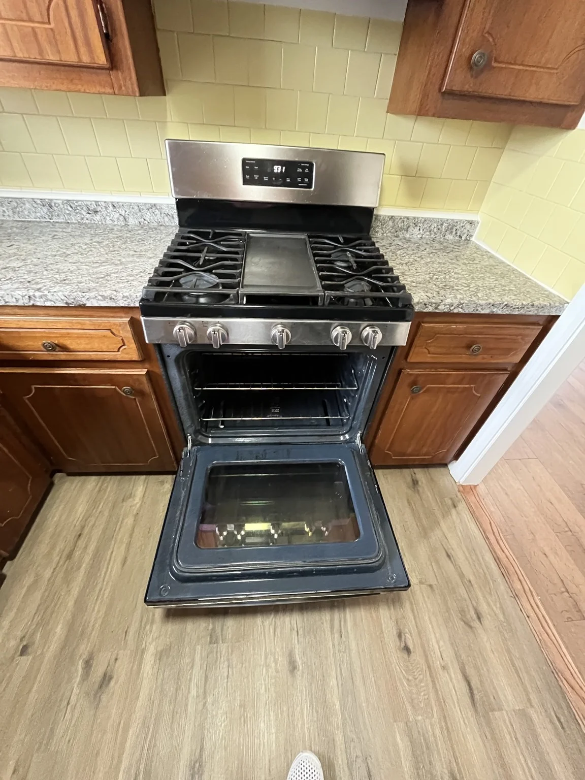 2 bed, 1 bath apartment for rent at 193 Albion St Unit 2, Fall River — photo 4 of 18