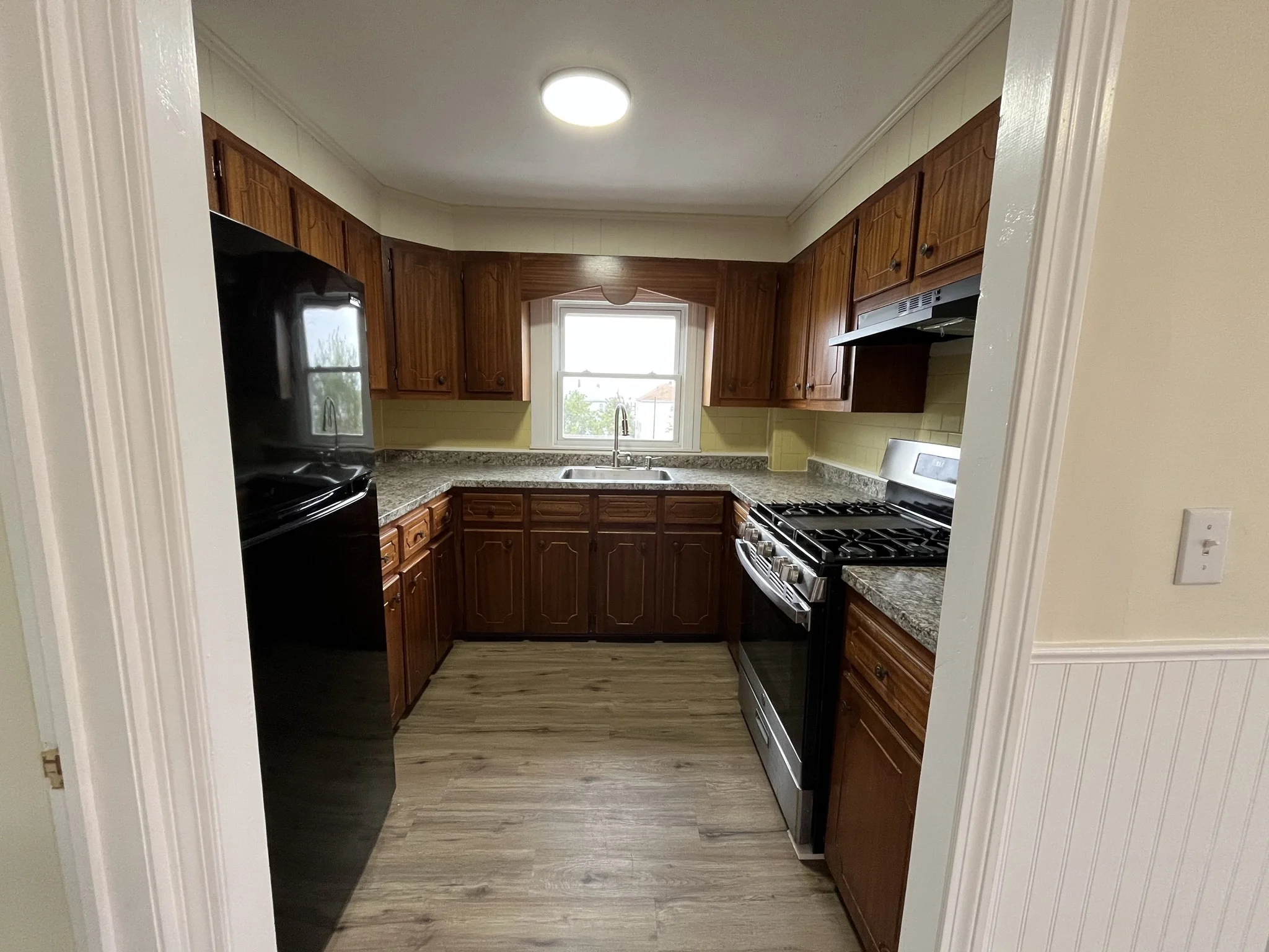 2 bed, 1 bath apartment for rent at 193 Albion St Unit 2, Fall River — photo 3 of 18