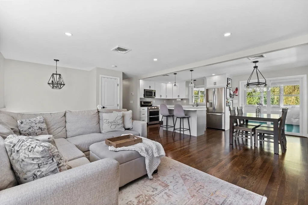 4 bed, 2 bath apartment for rent at 193 Bonham Rd Unit 1, Dedham — photo 5 of 24