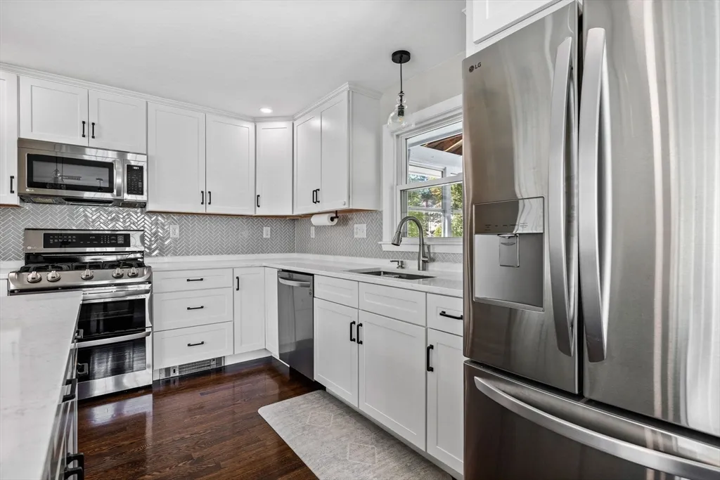 4 bed, 2 bath apartment for rent at 193 Bonham Rd Unit 1, Dedham — photo 2 of 24