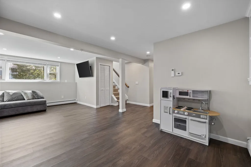 4 bed, 2 bath apartment for rent at 193 Bonham Rd Unit 1, Dedham — photo 16 of 24
