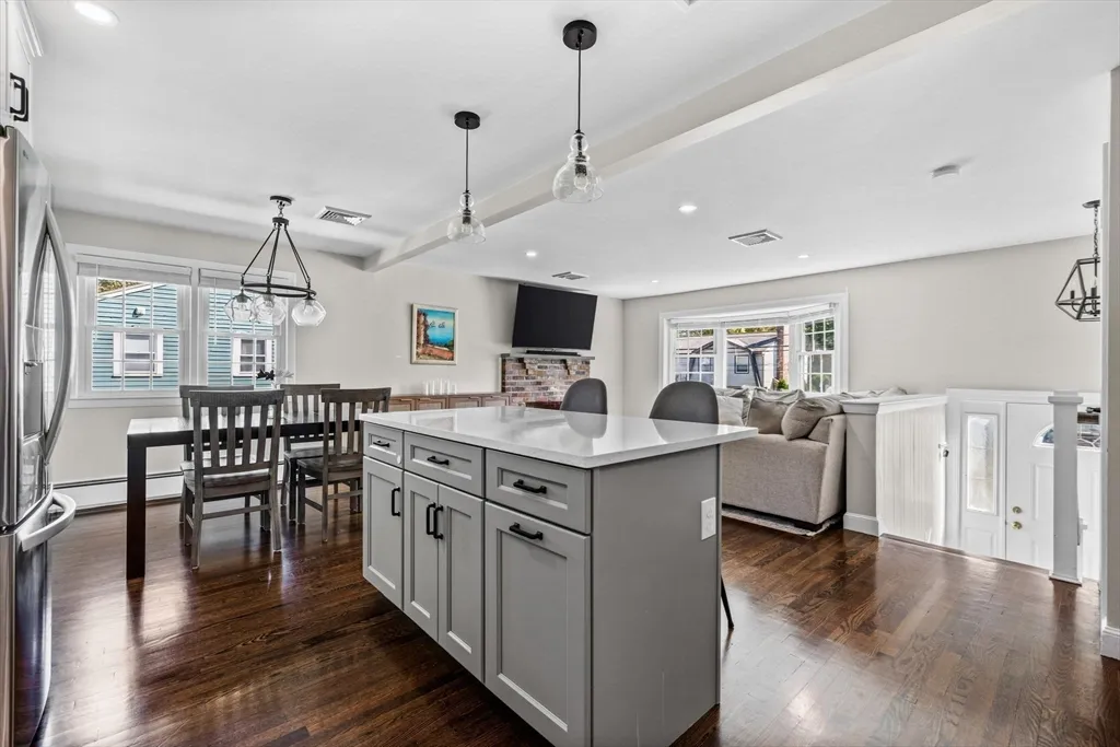 4 bed, 2 bath apartment for rent at 193 Bonham Rd Unit 1, Dedham — photo 3 of 24