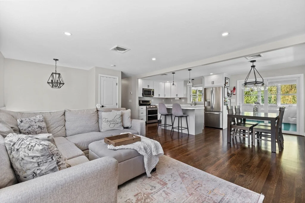4 bed, 2 bath apartment for rent at 193 Bonham Rd Unit 193, Dedham — photo 5 of 24