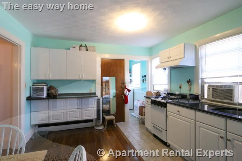 Studio bed, 1 bath apartment for rent at 193 Concord Ave Unit 7, Harvard Square — photo 3 of 9