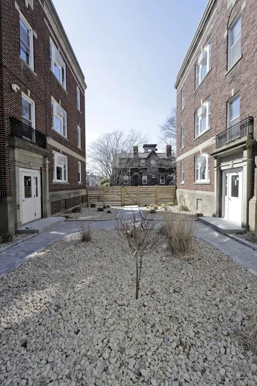 1 bed, 1 bath apartment for rent at 193 Elm St Unit 23, Center — photo 11 of 37