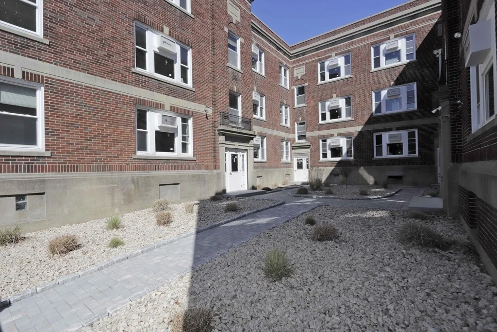 1 bed, 1 bath apartment for rent at 193 Elm St Unit 5, Center — photo 24 of 29