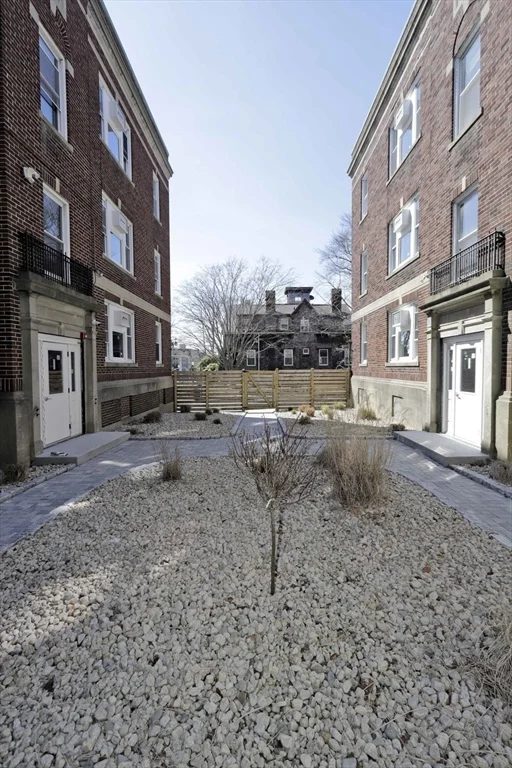 1 bed, 1 bath apartment for rent at 193 Elm St Unit 5, Center — photo 22 of 29