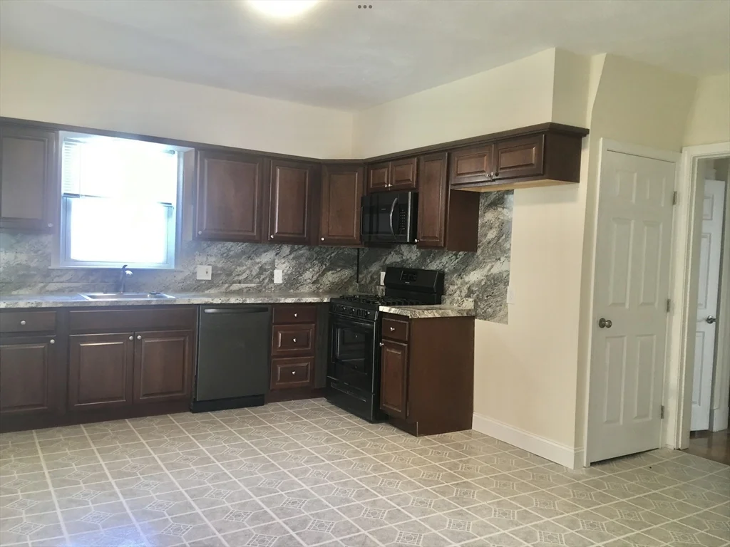3 bed, 1 bath apartment for rent at 193 Fairmount Ave Unit 1, Hyde Park