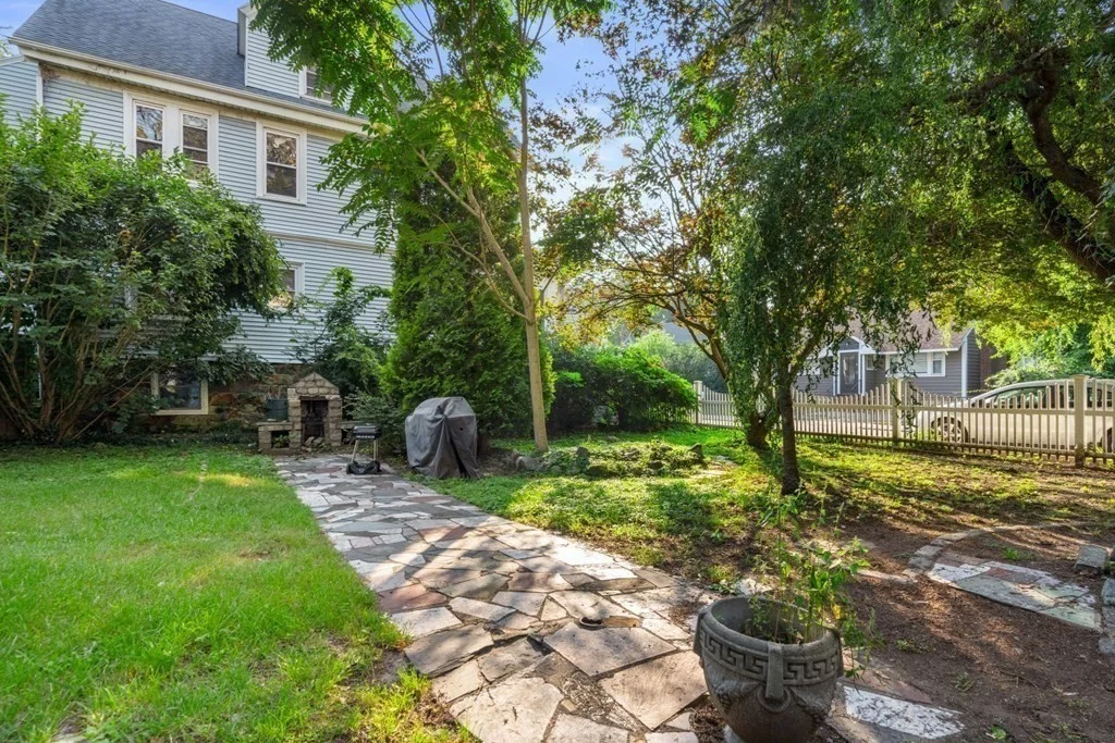 2 bed, 1 bath apartment for rent at 193 Florence St Unit 2, Roslindale — photo 8 of 14