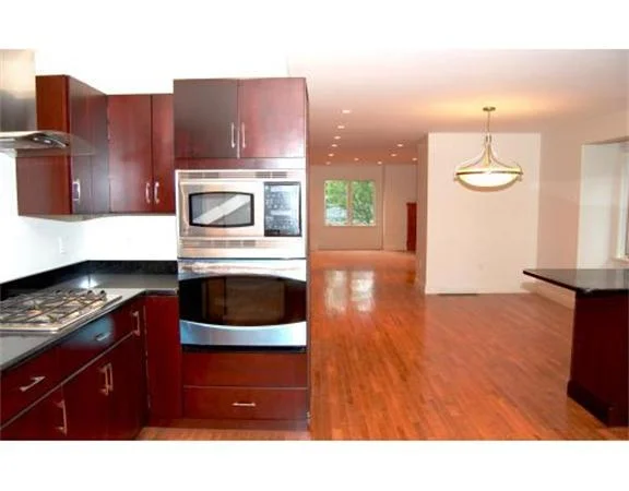 4 bed, 2 bath apartment for rent at 193 Forest St Unit 193, Arlington — photo 2 of 11