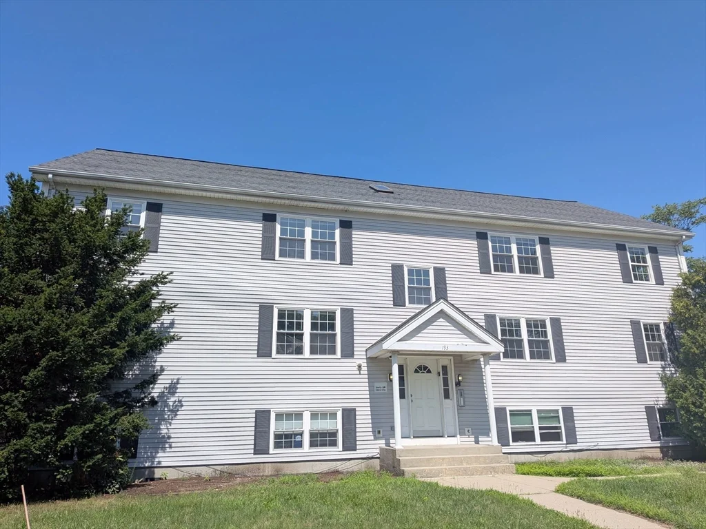 2 bed, 1 bath apartment for rent at 193 Knight Unit 1-6, Attleboro