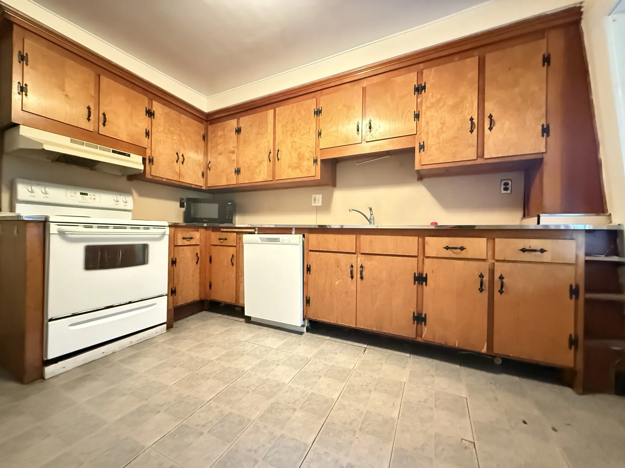 2 bed, 1 bath apartment for rent at 193 Mount Auburn St Unit 3, West Cambridge — photo 1 of 5