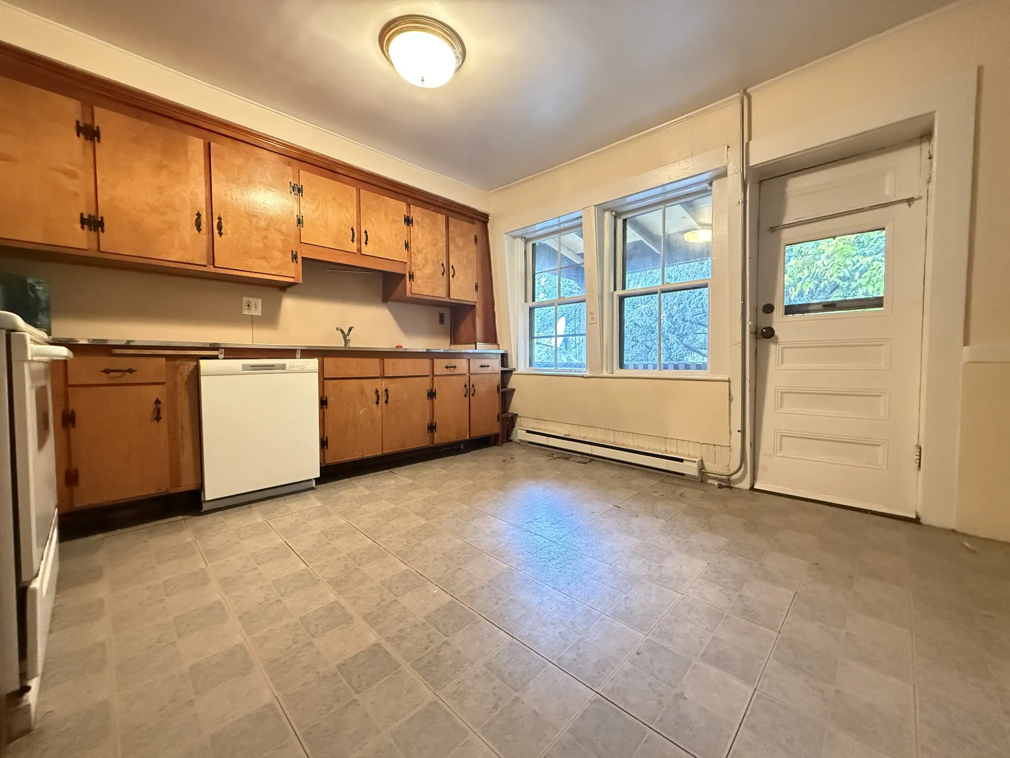 2 bed, 1 bath apartment for rent at 193 Mount Auburn St Unit 3, West Cambridge — photo 2 of 5