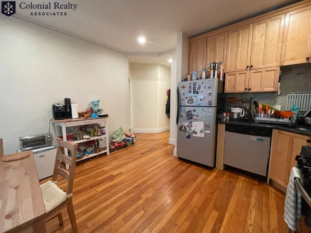 4 bed, 2 bath apartment for rent at 193 Winthrop Rd Unit 5, Aspinwall Hill — photo 2 of 12