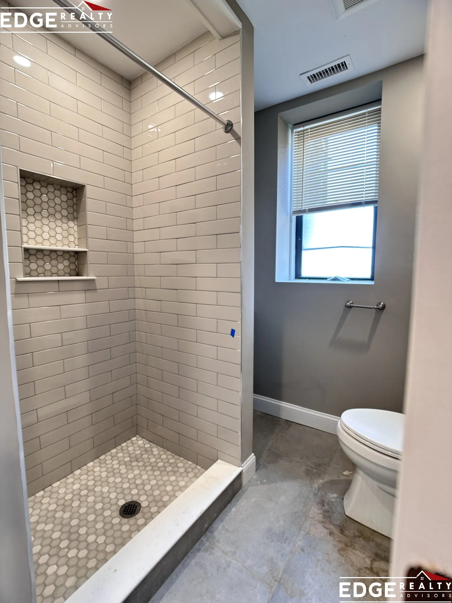 5 bed, 2 bath apartment for rent at 1930 Beacon St Unit 1, Chestnut Hill — photo 6 of 11