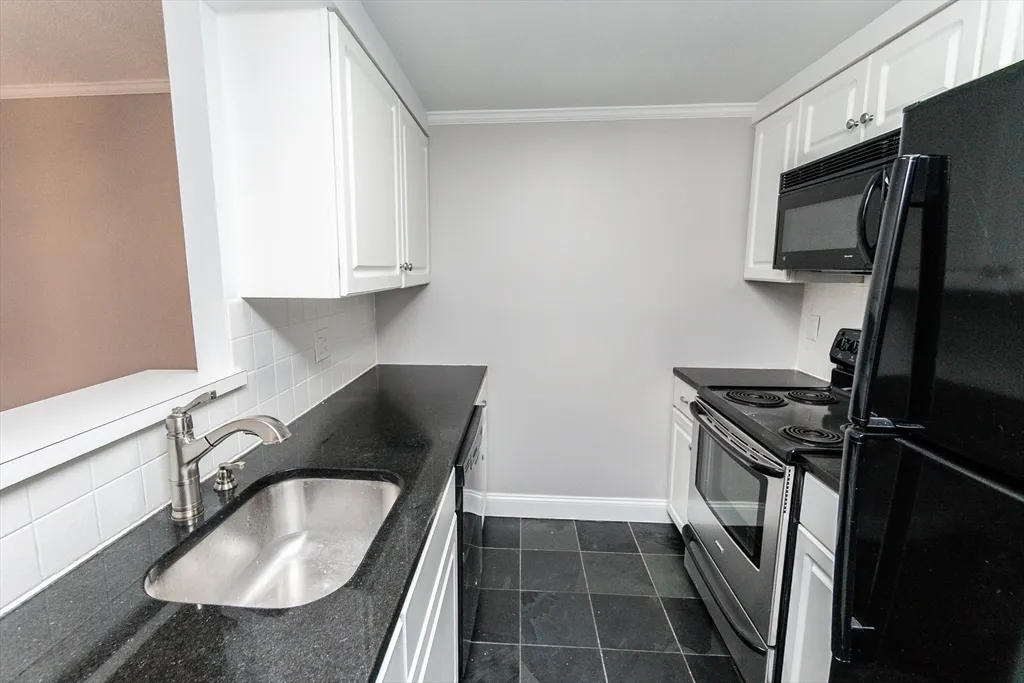 1 bed, 1 bath apartment for rent at 1933 Commonwealth Ave Unit 108, Brighton — photo 8 of 27