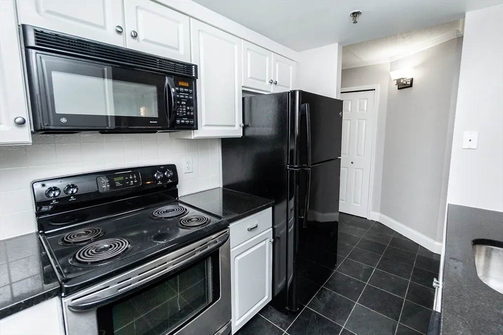 1 bed, 1 bath apartment for rent at 1933 Commonwealth Ave Unit 108, Brighton — photo 6 of 27