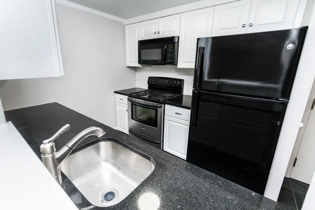 1 bed, 1 bath apartment for rent at 1933 Commonwealth Ave Unit 108, Brighton — photo 7 of 27
