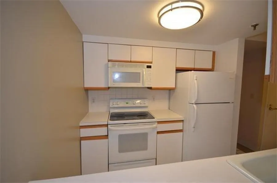 1 bed, 1 bath apartment for rent at 1933 Commonwealth Ave Unit 111, Brighton — photo 4 of 13