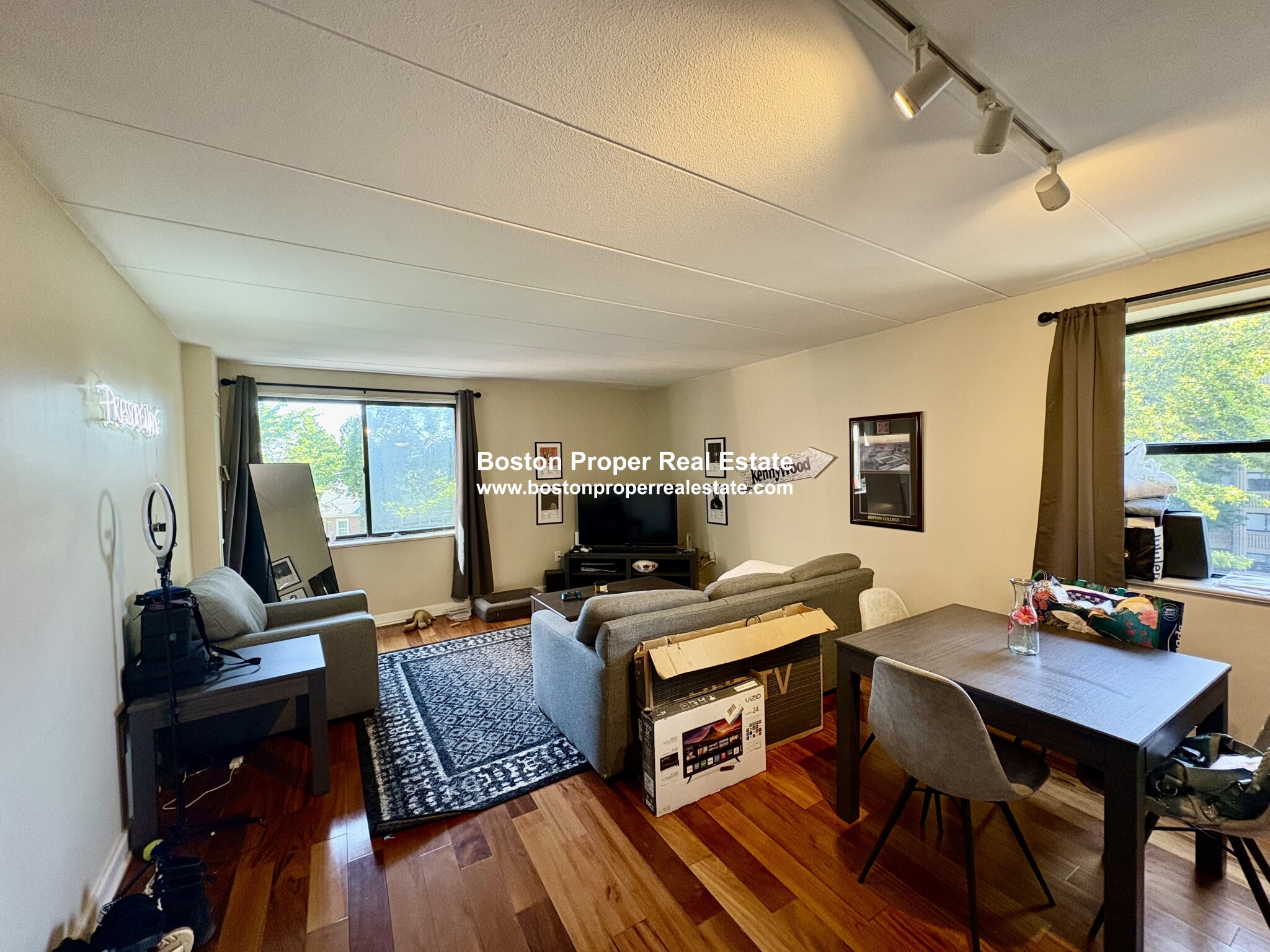 1 bed, 1 bath apartment for rent at 1933 Commonwealth Ave Unit 401, Brighton — photo 1 of 10