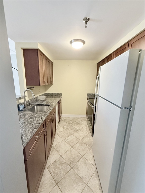 1 bed, 1 bath apartment for rent at 1933 Commonwealth Ave Unit 408, Brighton — photo 5 of 28