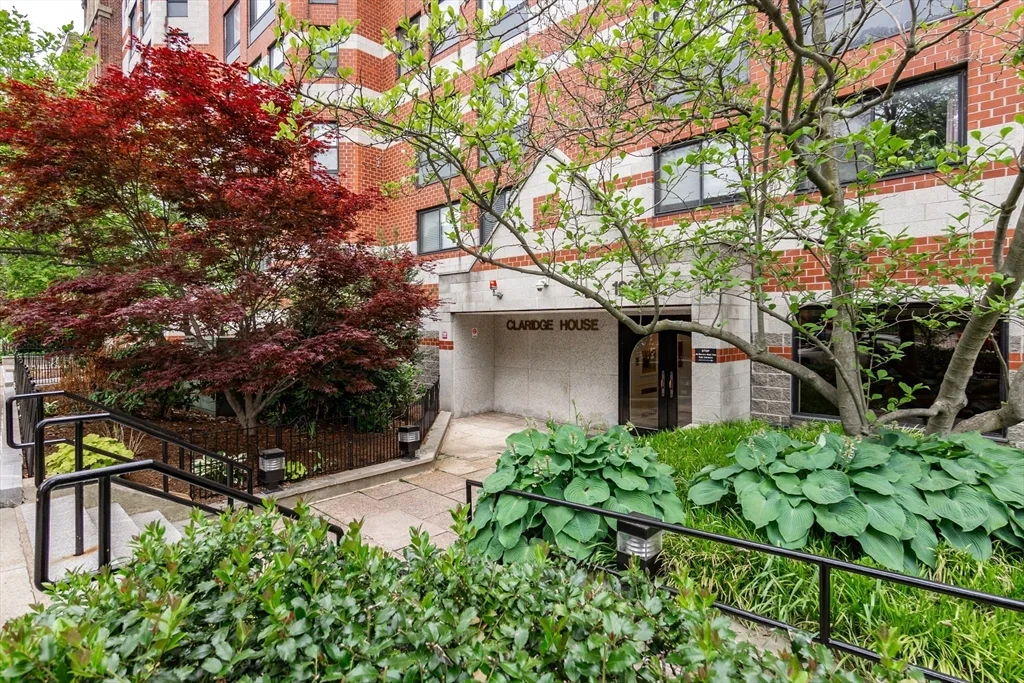 1 bed, 1 bath apartment for rent at 1933 Commonwealth Ave Unit 604, Brighton